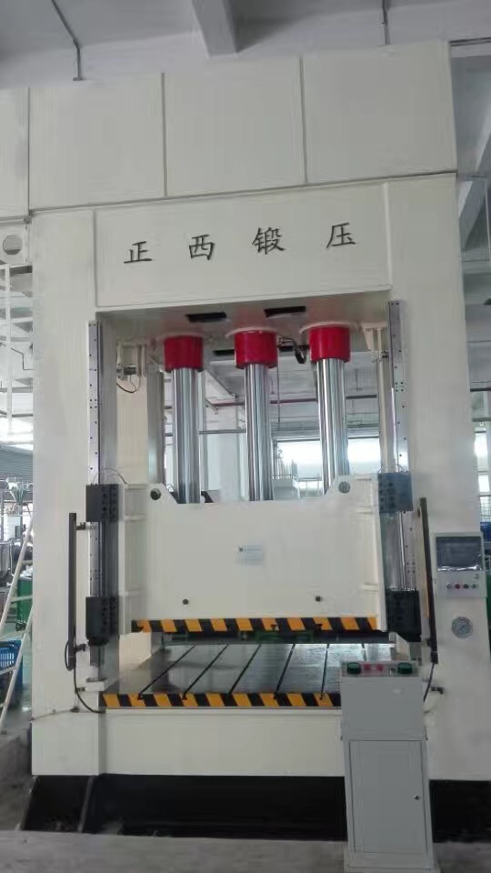 此批設備為重慶客戶一次性向我公司訂購的機器，在所有公司員工的努力下，我們在規(guī)定的時間內向客戶交貨并調試完成。