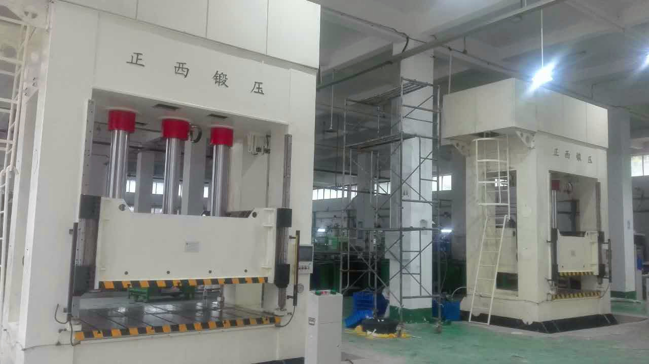 此批設備為重慶客戶一次性向我公司訂購的機器，在所有公司員工的努力下，我們在規(guī)定的時間內向客戶交貨并調試完成。