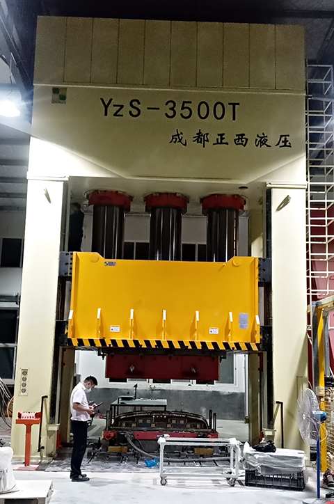 山東青島液壓機(jī)客戶定制的3500噸框架液壓機(jī)，成功安裝交付使用，你想知道交貨期多久嗎？