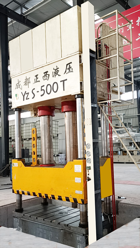 今天小編要分享的是500噸四柱液壓機(jī)再次被客戶(hù)復(fù)購(gòu)，成功交貨的案例。